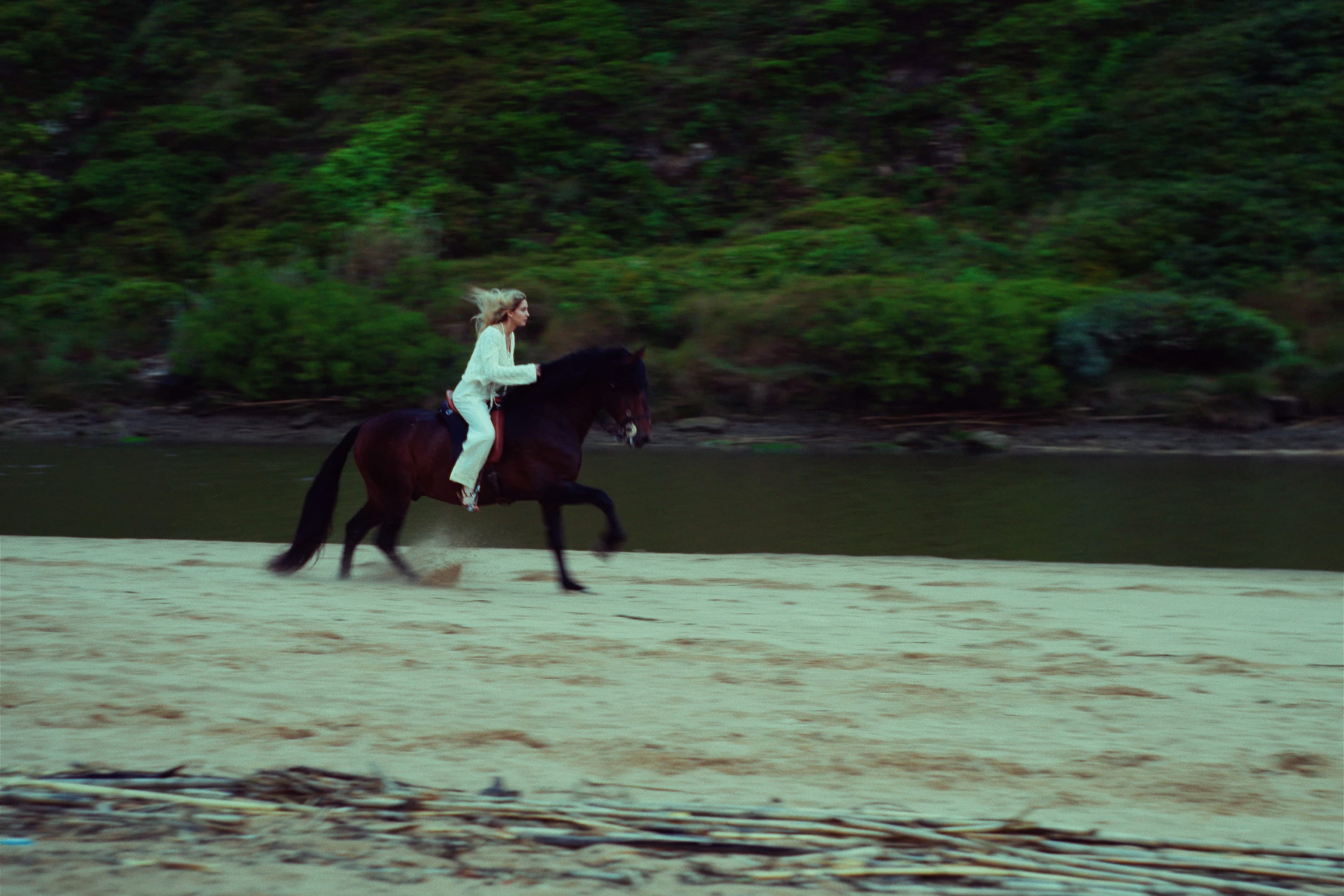 EPIC 131 - SENTIMENTOS REAIS, cinematography still 8 by Alexandre Ruivo
